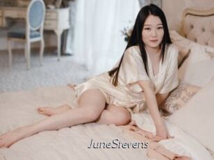 JuneStevens Le Scandale