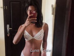 Luna_Foster