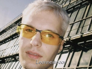 Leonnextdoor