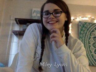 Miley_Lyons Le Scandale