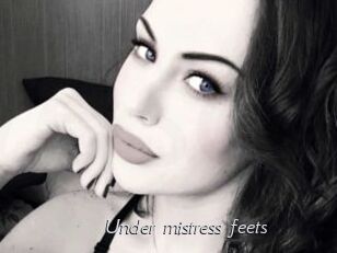 Under_mistress_feets