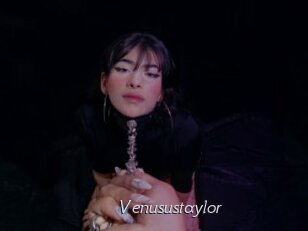 venusustaylor Le Scandale